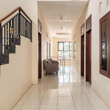 Reddoorz Near Dino Park Hotel Malang Ngoại thất bức ảnh
