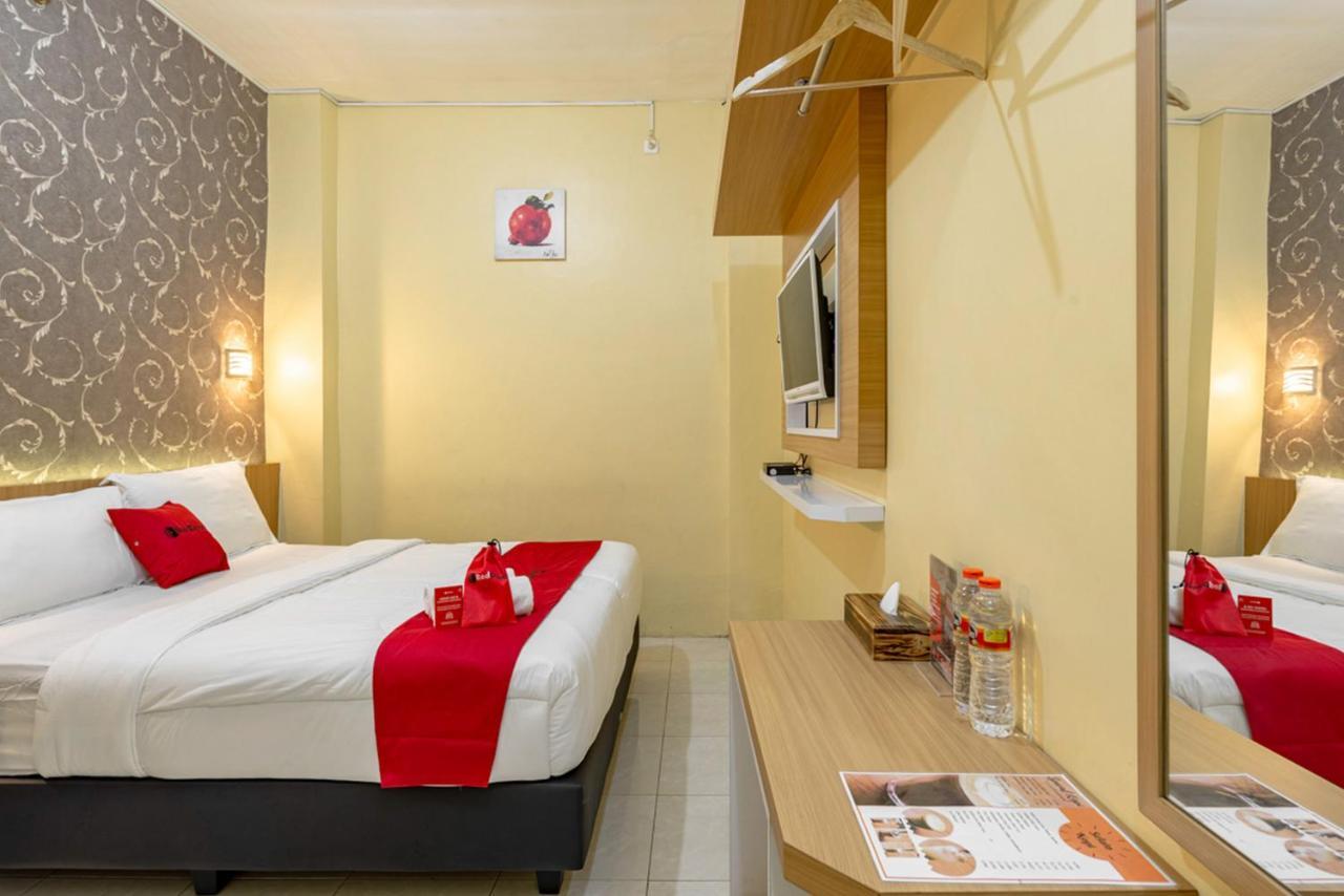 Reddoorz Near Dino Park Hotel Malang Ngoại thất bức ảnh