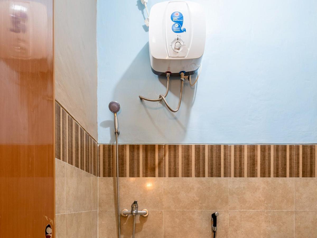 Reddoorz Near Dino Park Hotel Malang Ngoại thất bức ảnh