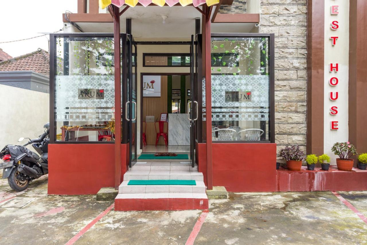 Reddoorz Near Dino Park Hotel Malang Ngoại thất bức ảnh
