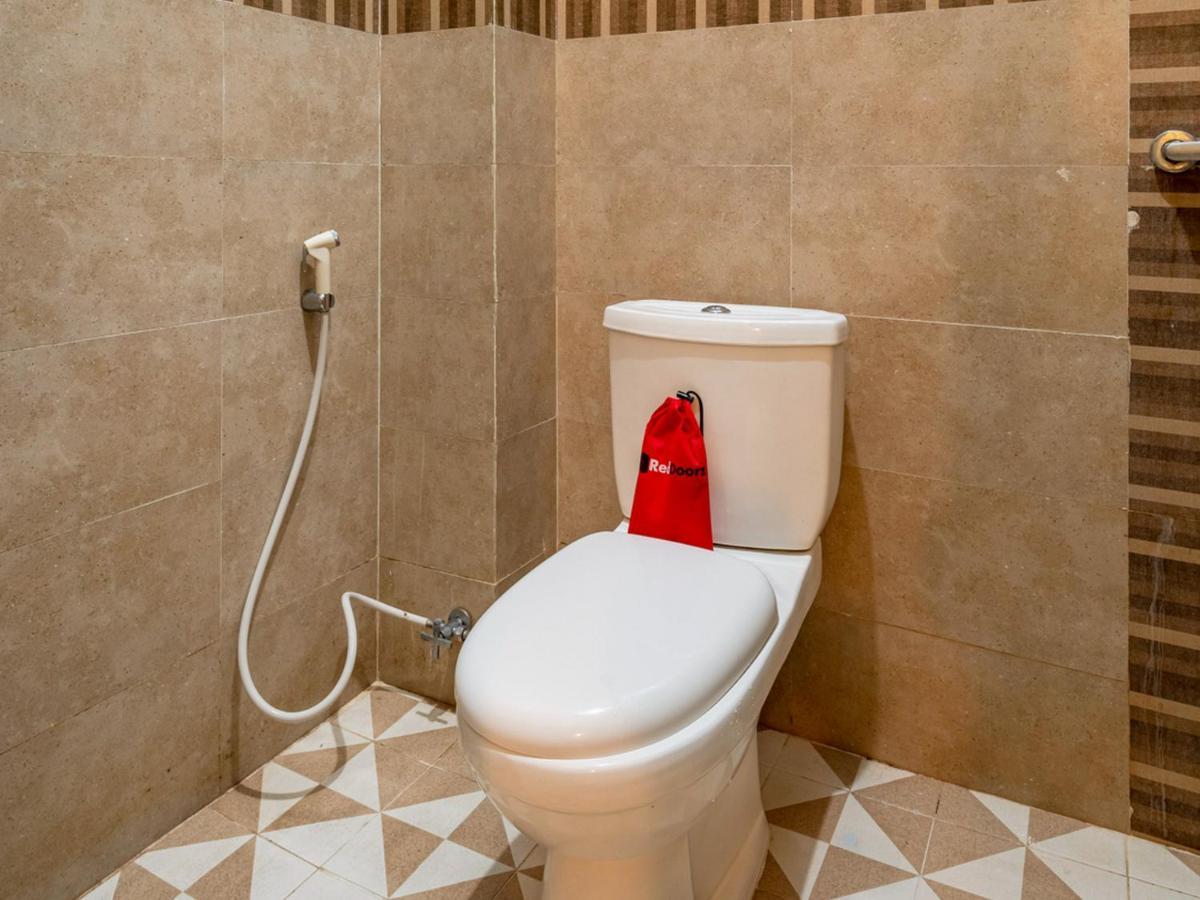 Reddoorz Near Dino Park Hotel Malang Ngoại thất bức ảnh
