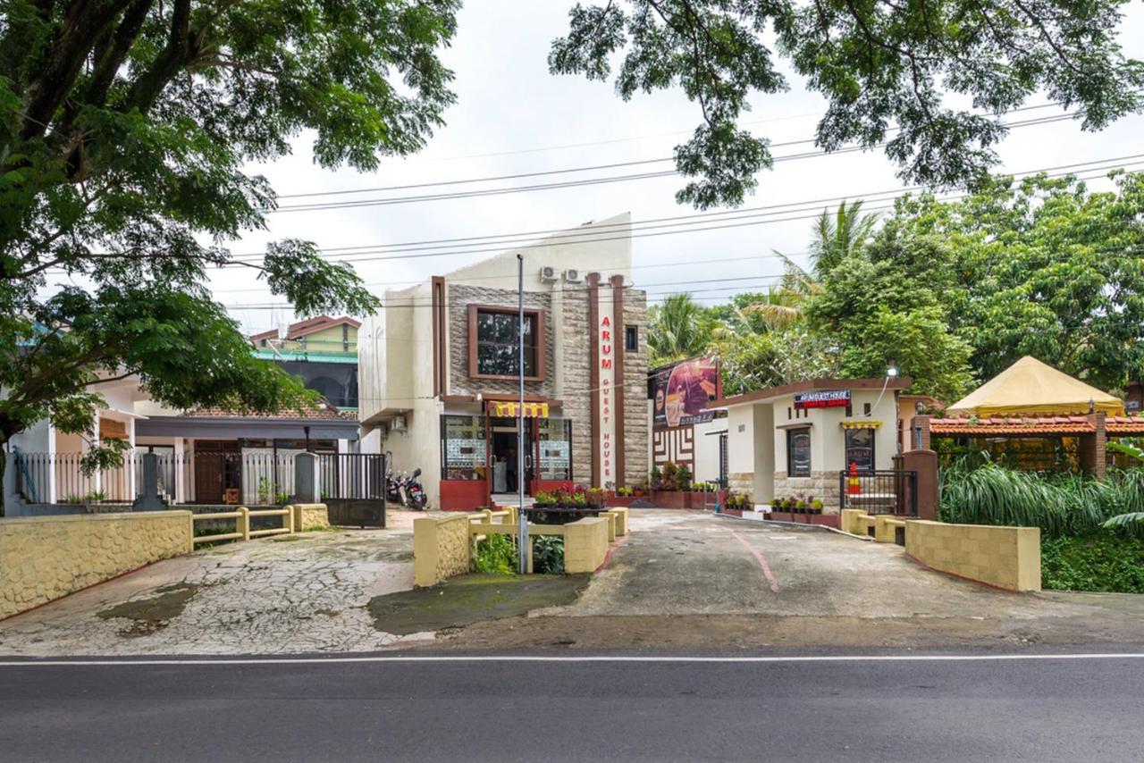 Reddoorz Near Dino Park Hotel Malang Ngoại thất bức ảnh