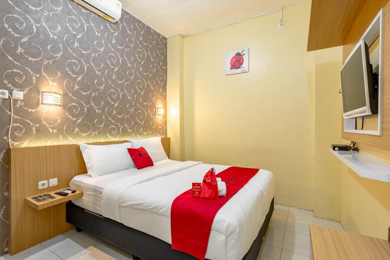 Reddoorz Near Dino Park Hotel Malang Ngoại thất bức ảnh